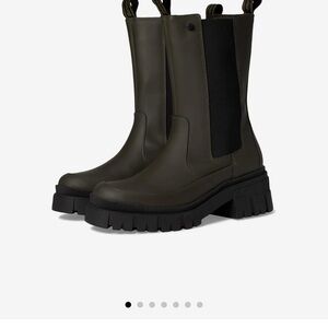 Women's olive Chelsea Boots